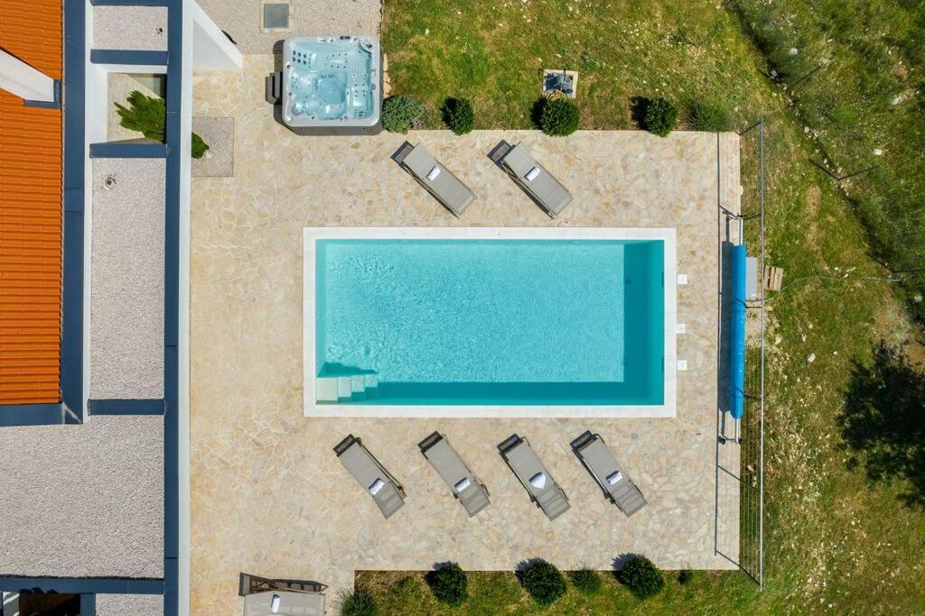 Villa T, Spacious With Heated Pool, Hot Tub & Sauna Rastevic Экстерьер фото