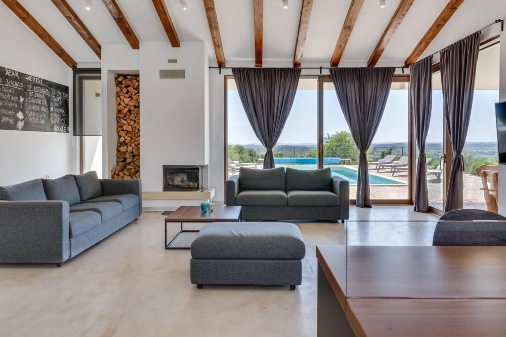 Villa T, Spacious With Heated Pool, Hot Tub & Sauna Rastevic Экстерьер фото