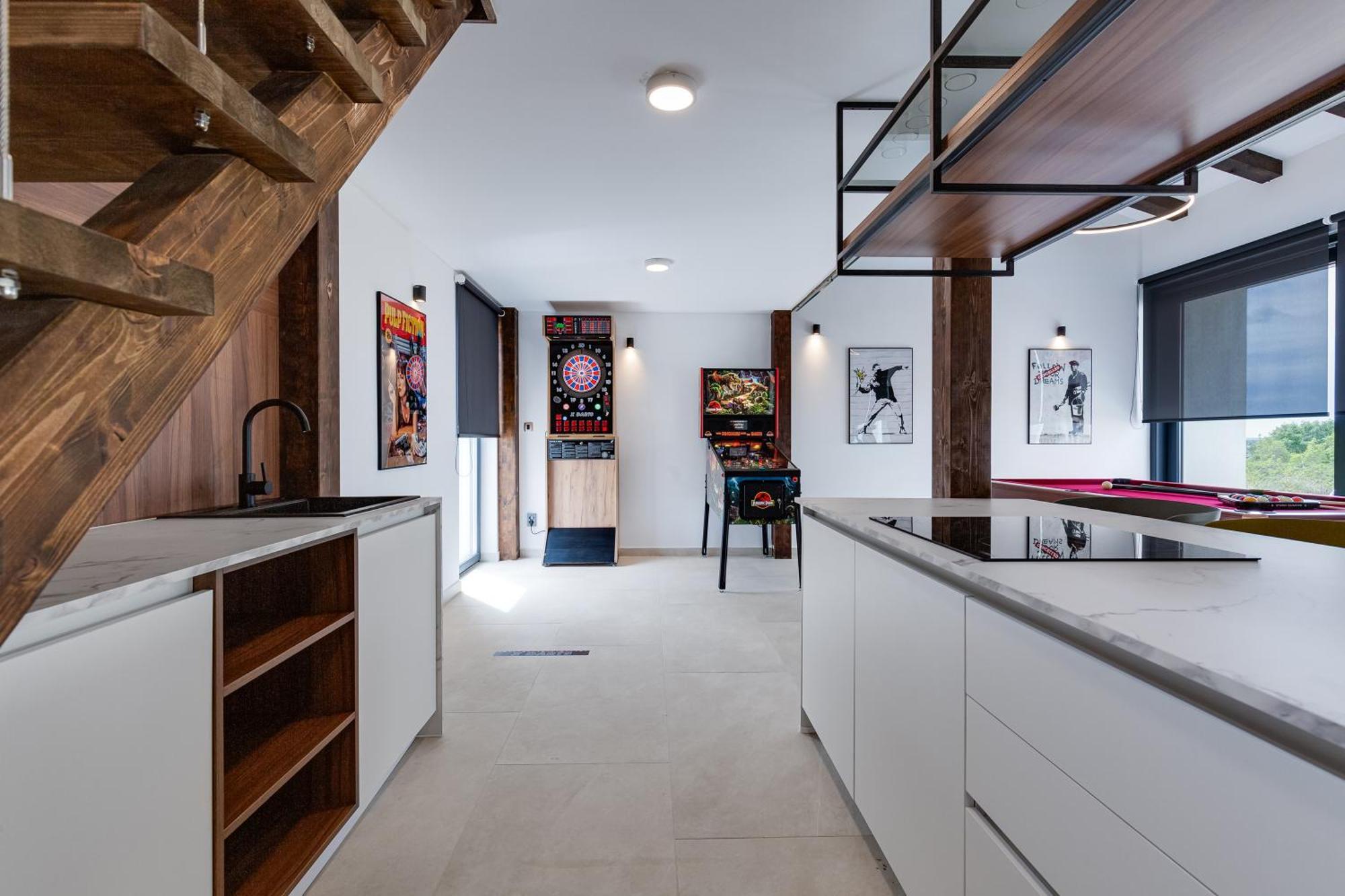 Villa T, Spacious With Heated Pool, Hot Tub & Sauna Rastevic Экстерьер фото